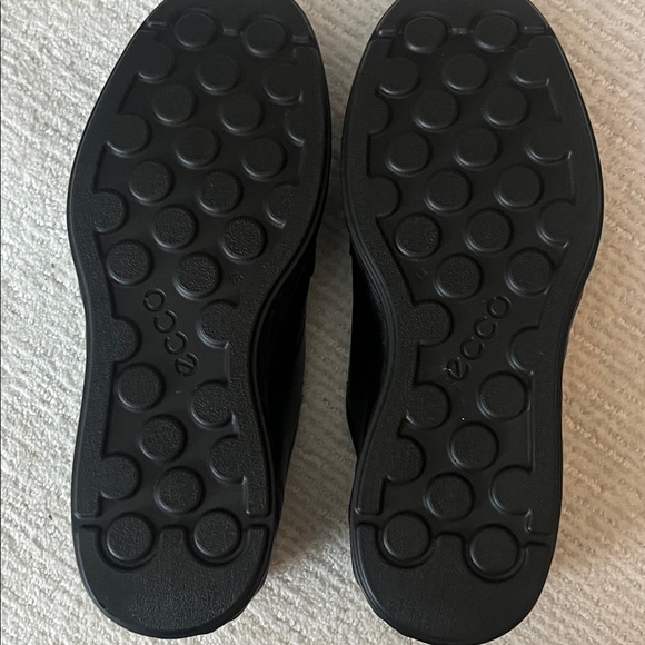 ECCO Men's Classic Black Slip-On Loafers - Picture 5 of 10